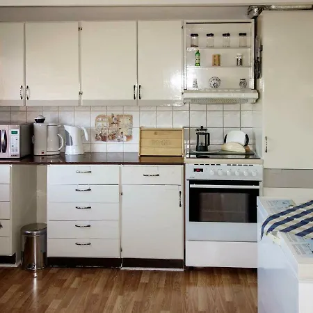 度假居 Six-Bedroom Holiday Home In Bud *