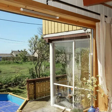 Six-Bedroom Holiday Home In Bud 度假居 法尔松