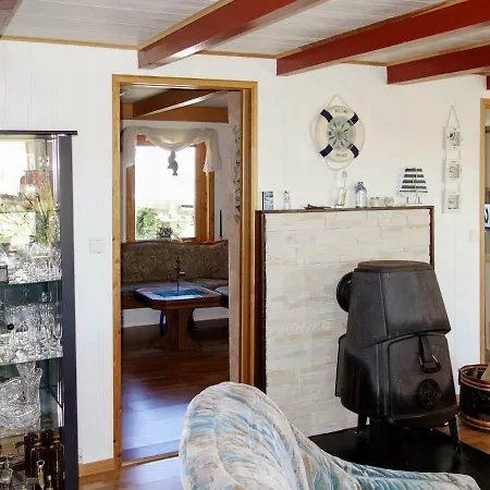 Six-Bedroom Holiday Home In Bud 度假居 法尔松