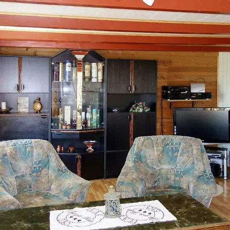 Six-Bedroom Holiday Home In Bud