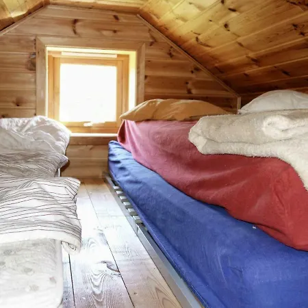 Six-Bedroom Holiday Home In Bud
