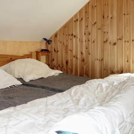 Six-Bedroom Holiday Home In Bud 度假居