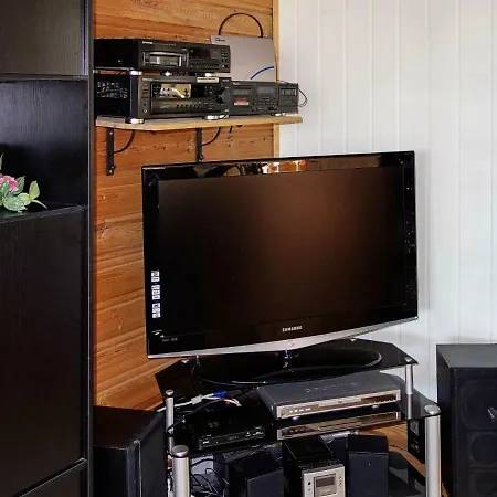 Six-Bedroom Holiday Home In Bud * 法尔松