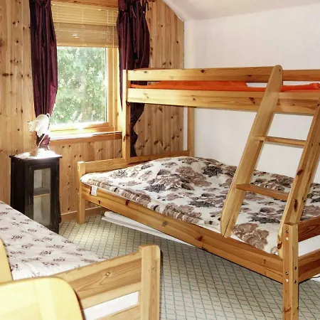 Six-Bedroom Holiday Home In Bud 度假居 法尔松