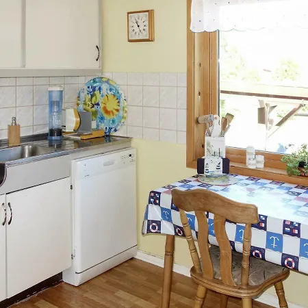 Six-Bedroom Holiday Home In Bud * 法尔松